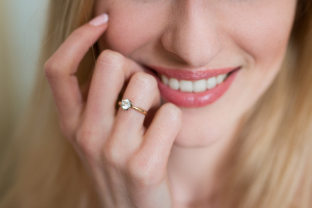 An engagement ring on a finger of the bride. Lipsの写真素材
