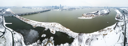 aerial photo of river and bridgesの写真素材