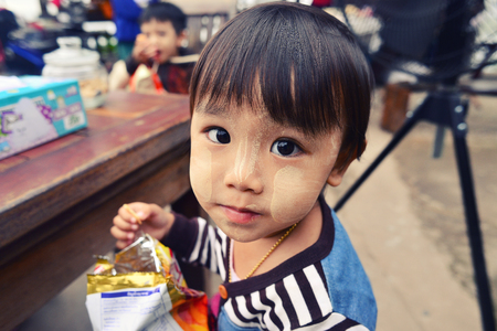 Kanchanaburi, Thailand : Nov 16, 2014 Burmese children Looking with suspicionのeditorial素材
