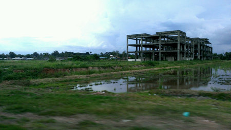 Abondoned building in Alor Setarの素材