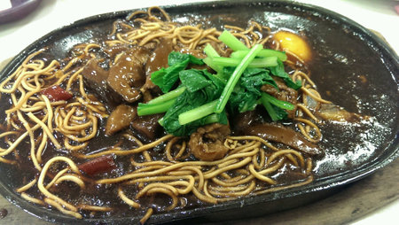 Delicious sizzling yee mee. Close up.の素材