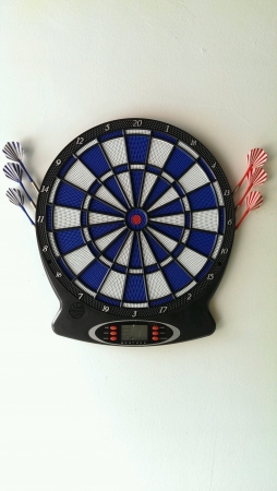 Darts board on whiteの素材