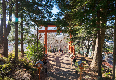 Dec 8, 2016 - Kawaguchi, Japan:  Chureito torii at Kawaguchi, Japan, tourists around the world visit and take photos with Mount Fuji.のeditorial素材