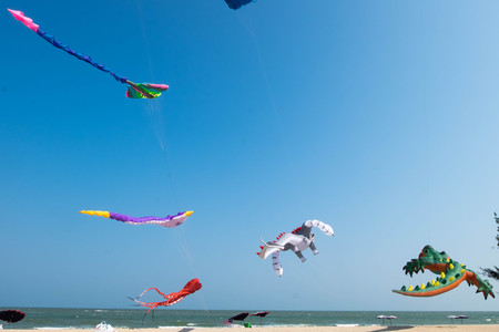 March 12, 2017 - Phetchaburi, Thailand: Big balloon Whale kite shows itself at Cha-am beach for Thailand international kite festival 2017 during March 10-12, 2017.のeditorial素材