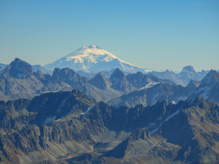Gorgeous view of Mount Elbrus on Karkazの写真素材