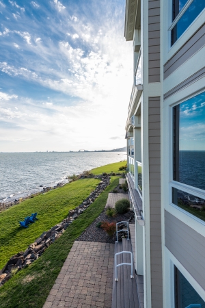 Luxury residential building on near the shore of Lake Superiorのeditorial素材