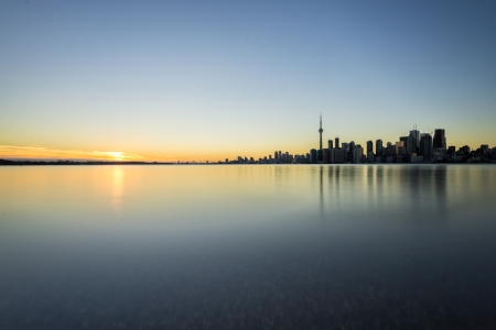Sunset next to downtown Toronto during early winter timeの写真素材
