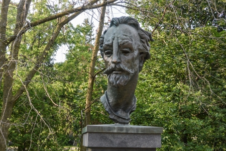 STRATFORD, ONTARIO - SEPTEMBER 5: Shakespeare statue in theme garden, in Stratford, ON, on September 5, 2013. のeditorial素材