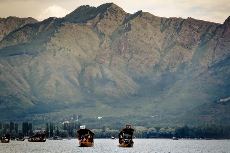 Mountain range bordering Dal Lake in Srinagarのeditorial素材