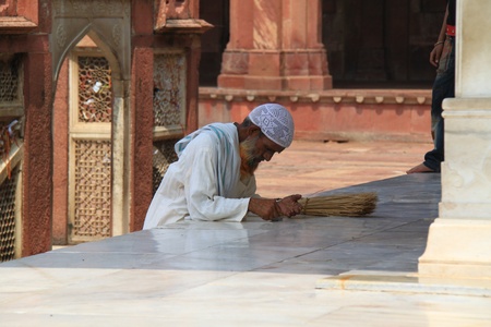 Muslim man praying in Fatehpur Sikriのeditorial素材