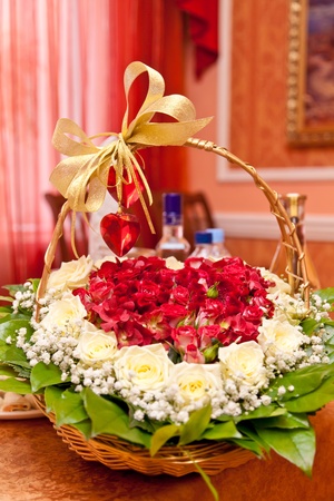 Bouquet of roses in a basketの写真素材