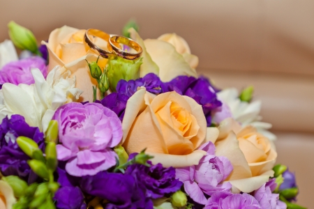 Wedding bouquet and ringsの写真素材