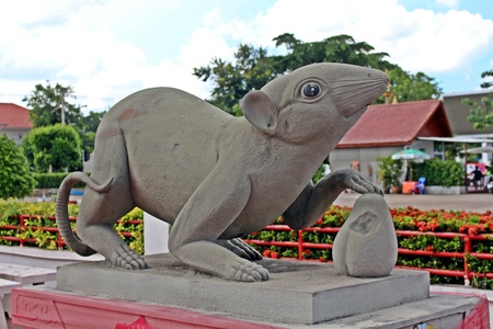 UDONTHANI, THAILAND  MAY 11, 2018:  Animal sculpture,  show mold of the rat year in 12 year cycle, that Thai people be respected.のeditorial素材