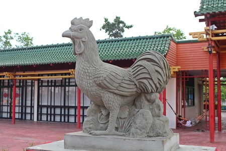 UDONTHANI, THAILAND  MAY 11, 2018:  Animal sculpture,  show mold of the rooster year in 12 year cycle, that Thai people be respected.のeditorial素材