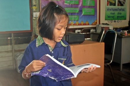 UDONTHANI, THAILAND â May 24, 2018:  Asian student,  Asian student is reading,  be tests by his teacher,  at the school in UDONTHANI province.のeditorial素材