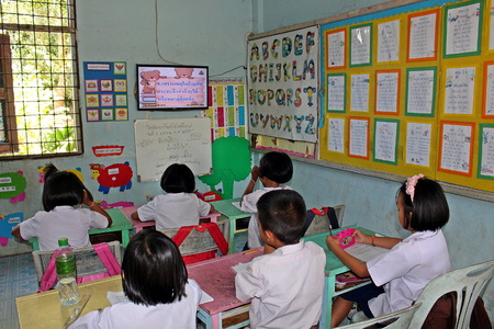 UDONTHANI, THAILAND â JUNE 27, 2018 :  Asian countryside students,  they are studying in their classroom,  see them at BAN HUA KUA MUEAD AE school in UDONTHANI province THAILAND.のeditorial素材