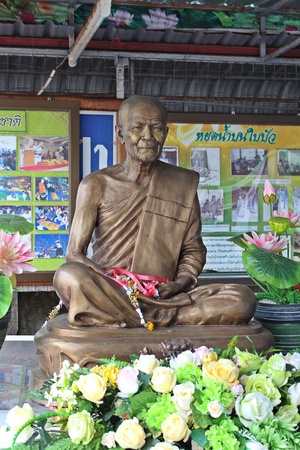 UDONTHANI, THAILAND â SEPTEMBER 10, 2018:  metal statue,  replace the Buddhist monk who be dead already,  see that at a temple in UDONTHANI province THAILAND.のeditorial素材