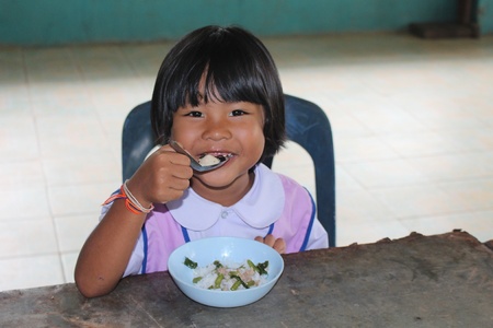 UDONTHANI, THAILAND â SEPTEMBER 14, 2018:  Asian girl,  she opens the mouth wide until see have a decayed tooth.のeditorial素材
