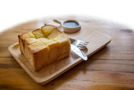 fresh honey bread toast serve on wood plate with chocolate dip in hommade menu conceptの写真素材