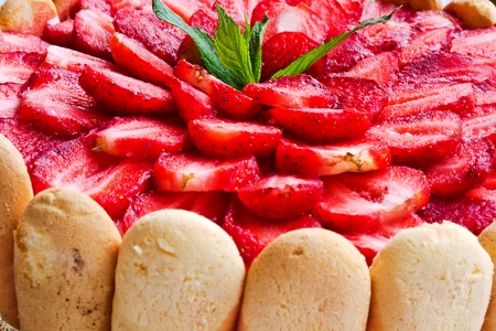 Homemade cake parfait with fresh sliced ââstrawberriesの写真素材