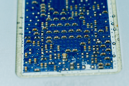 Microchip with transistors