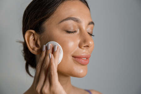 Beautiful healthy smiling caucasian woman is doing beauty procedures at spa and healthcare salonの写真素材