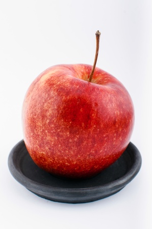 red apple on black saucerの写真素材