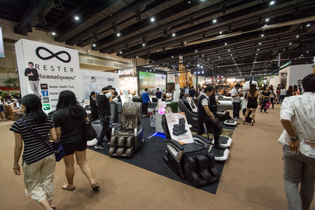 BANGKOK- JULY 22 ,2017: People  walking in Baanlaesuan  fair midyear 2017 in BITEC   (Bangkok International Trade & Exhibition Centre) Bangna, Thailand.のeditorial素材