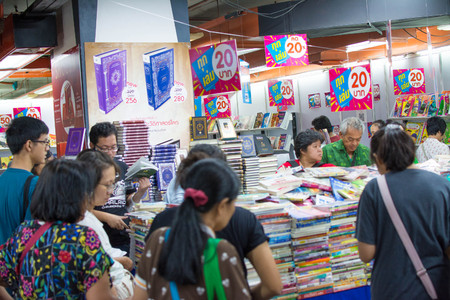 BANGKOK - OCTOBER 28 ,2018: Unidentified visitors in book fair on October 28, 2018 in Bangkok, Thailandのeditorial素材
