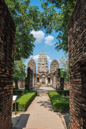 Wat Si Sawai in Sukhothai Historical Park, Sukhothai, Thailand. It is part of the World Heritage Site - Historic Town of Sukhothai and Associated Historic Towns.のeditorial素材