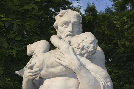 monument of an old man with a child on his handsの写真素材