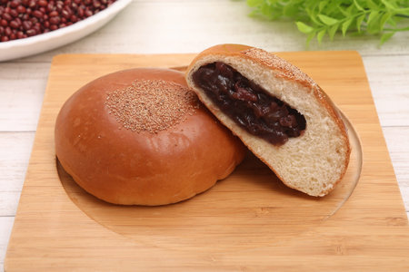 Japanese round bread filled with red bean paste.
It is a kind of Japanese sweet bread with red bean...