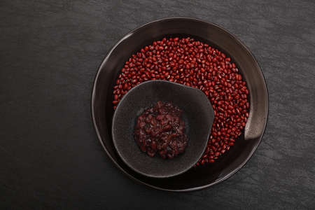 Red bean paste and azuki beans on a plate

In Japan, it is called Anko.
Anko is another name for red bean paste (An, a material used in buns made of mashed beans, etc.).の写真素材