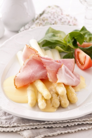 asparagus with ham and sauceの写真素材