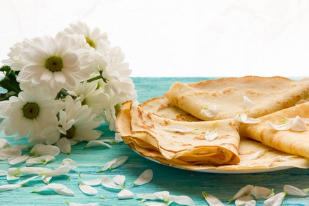 pancake day, Breakfast, top view, a bouquet of daisiesの写真素材