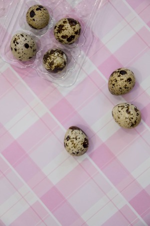 Plate with quail eggs Quail eggs in a wooden bowl. place for text. nutrition protein diet. Top view, flat lay with copyspace slogan or text message. colorful backgroundの写真素材