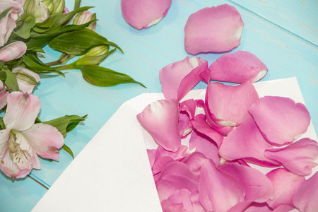 Blank white post cards, empty postcard, postcrossing, love letter. Still life, copy space. Unusual creative holiday greeting card. envelope mail with roses,の写真素材