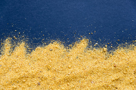 heap of curry powder on black slate backgroundの写真素材
