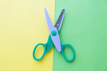 scissors cutting on pink paper backgroundの写真素材