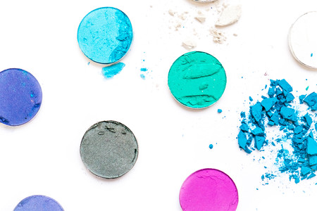 Samples of dry blush, powder, bronzers and highlighter scattered in a line isolated on a white backgroundの写真素材