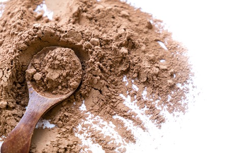 pile cocoa powder isolated on white backgroundの写真素材