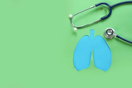 Lung health therapy medical concept . silhouette of the blue lungs and a stethoscope on a green background. concept of respiratory disease, pneumonia, tuberculosis, bronchitis, asthma, lung abscessの写真素材