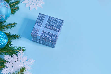 Christmas banner. Background Xmas design with gifts box, snowflake and glitter gold confetti. Horizontal christmas poster, greeting cards, headers, websiteの写真素材