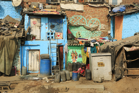 Delhi,India - November 13,2014 : Ghetto and slums in Delhi India.These unidentified people live in  avery  difficult conditions on the ghettos of the city.のeditorial素材
