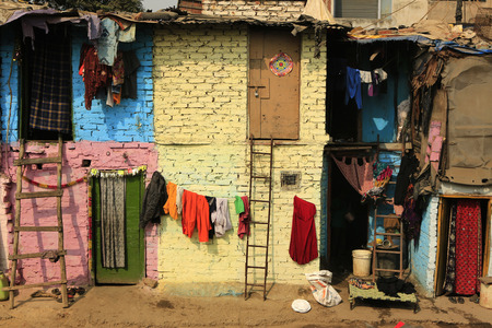 Delhi,India - November 13,2014 : Ghetto and slums in Delhi India.These unidentified people live in  avery  difficult conditions on the ghettos of the city.のeditorial素材