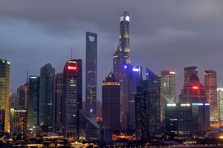 Shanghai Pudong Lujiazui Financial District City Scenery Night Light Showのeditorial素材