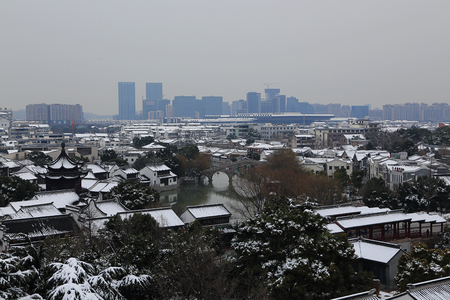 Suzhou Qili Shantang Street Blizzard City Sceneryのeditorial素材
