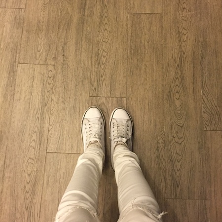 White Sneakers shoes walking on groundの素材