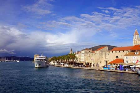 view of the old town of Dubrovnik, Croatiaの写真素材