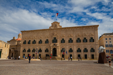VALETTA, MALTA - OCTOBER 18, 2016: Old traditional government building in old townのeditorial素材